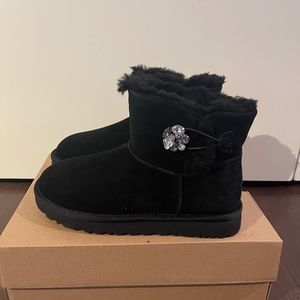 NIB UGG Mini Bailey Button Gem Boots